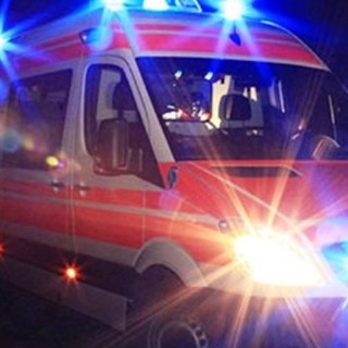 Alcol e giovani, tanti interventi in nottata. Grave una 23enne