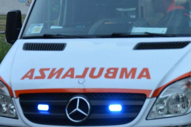 Scontro tra un'auto e una moto in via Corridoni a Varese: paura per un ragazzo di 18 anni