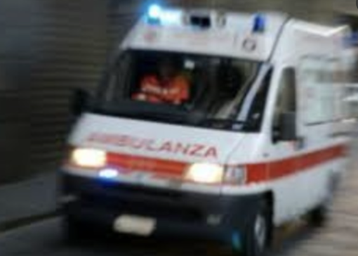 Cuveglio, incidente all'alba sulla statale 394: ragazza di 27 anni in pronto soccorso