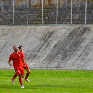 Stefano Banfi, 24 anni, bomber del Varese e del campionato con 5 gol ha appena perso il carissimo nonno Carlo, suo primo tifoso che lo ha seguito fin da piccolo (foto Ezio Macchi)