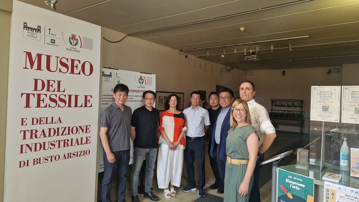 La delegazione giapponese in visita al Museo del Tessile di Busto