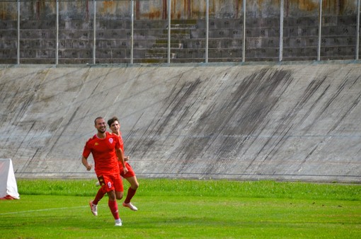 Stefano Banfi, 24 anni, bomber del Varese e del campionato con 5 gol ha appena perso il carissimo nonno Carlo, suo primo tifoso che lo ha seguito fin da piccolo (foto Ezio Macchi)