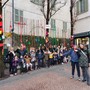 Quello spazio colorato e realizzato all'uncinetto grazie ai bimbi in piazza Carducci