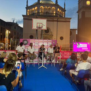 Sudore e sogni: le esperienze dei campioni in piazza a Busto