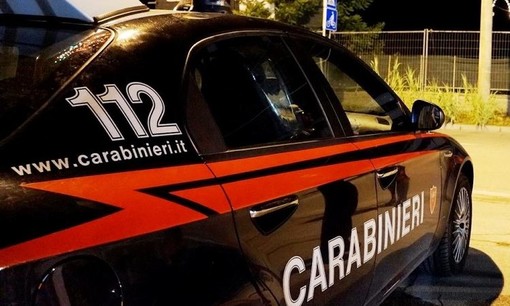 Maltratta il padre disabile e minaccia di dar fuoco alla casa: trentenne arrestato dai carabinieri