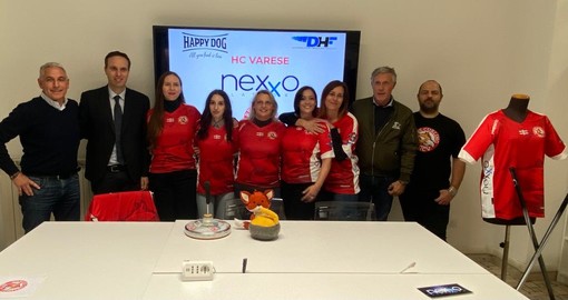 La presentazione delll'HC Varese Curling alla Nexxo Cross Platform di via Cairoli: tra gli ospiti anche il vicepresidente del consiglio regionale Giacomo Cosentino