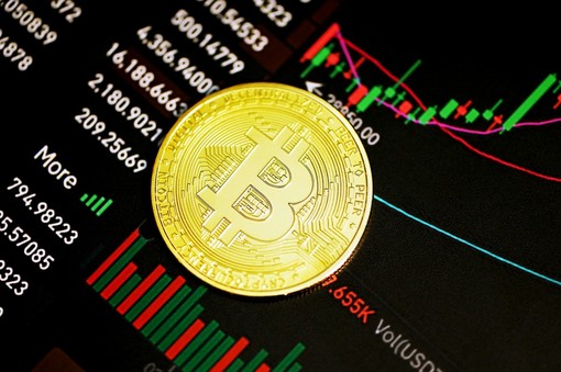 Crypto Day Trading: Strategie, Piattaforme e Gestione del Rischio per Guadagni Sicuri