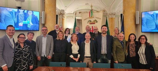 Sipario sul Consiglio provinciale. Foto di gruppo prima del voto