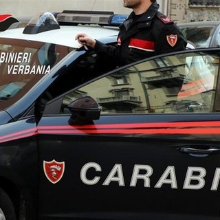 Verbania: uomo barricato in casa con un coltello, i carabinieri intervengono con il taser