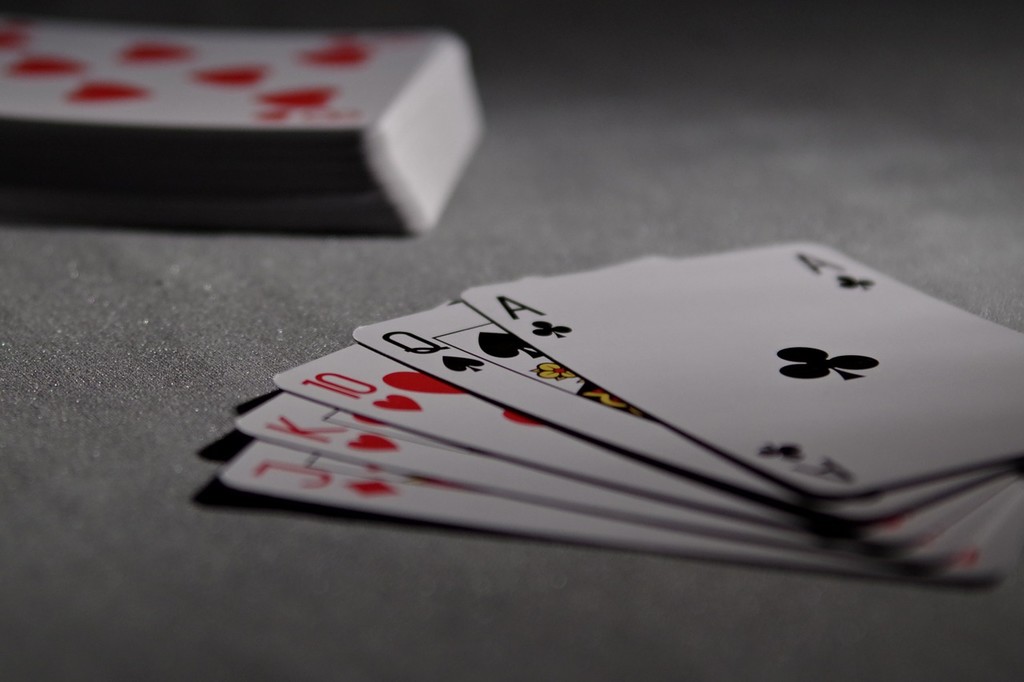 Baccarat, Blackjack e Poker: Come Sono Apparsi i Prototipi dei Popolari  Giochi di Casino dal Vivo 