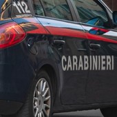 Uomo trovato morto in strada in provincia di Milano: si indaga per omicidio