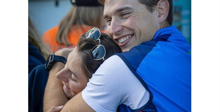 Federica Cesarini e l'abbraccio al suo Luca Chiumento d'argento sul 4 di coppia (foto postata dalla campionessa varesina sul suo profilo Instagram)