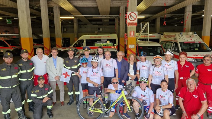 FOTO Da Milano a Solferino, la staffetta ciclistica della Croce Rossa fa tappa a Varese