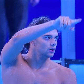 Thomas Ceccon fenomeno d'oro nei 100 dorso: raggiunge Martinenghi nell'olimpo del nuoto