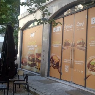 Altra novità tra i negozi del centro di Varese: &quot;Cioccolati Italiani&quot; si fa in due: arriva &quot;Bun - Unbelievable Burgers&quot;