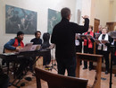 VIDEO. Cascina dei poveri, chiesa stracolma per il coro dei Gallazzi