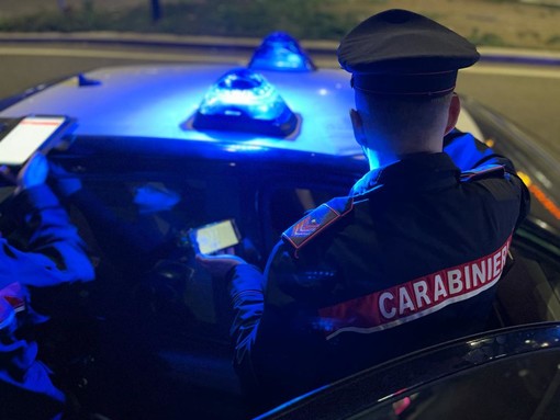 Gavirate, notte folle in piazza Matteotti: locale danneggiato, ragazzo ferito