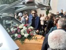 Nelle foto di Ezio Macchi l'ultimo saluto a Ermes Berton a cui in tantissimi oggi nella chiesa di Inarzo hanno voluto rendere omaggio