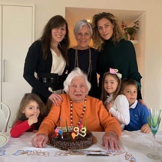 Elsa, mamma, nonna e bisnonna: qui con i suoi più grandi amori