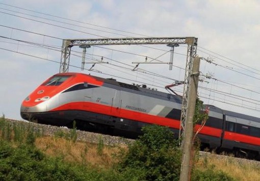 Stop treni a Pavia per fuga di gas, ritardi e cancellazioni