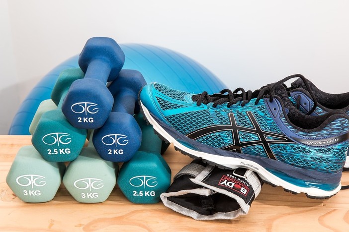 Home Fitness: 5 attrezzi che non possono assolutamente mancare per l’allenamento casalingo