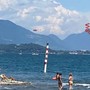 Si tuffa nel lago di Como per salvare il figlio e annega di fronte agli occhi della famiglia