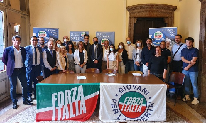 La squadra di Forza Italia insieme al sindaco Antonelli