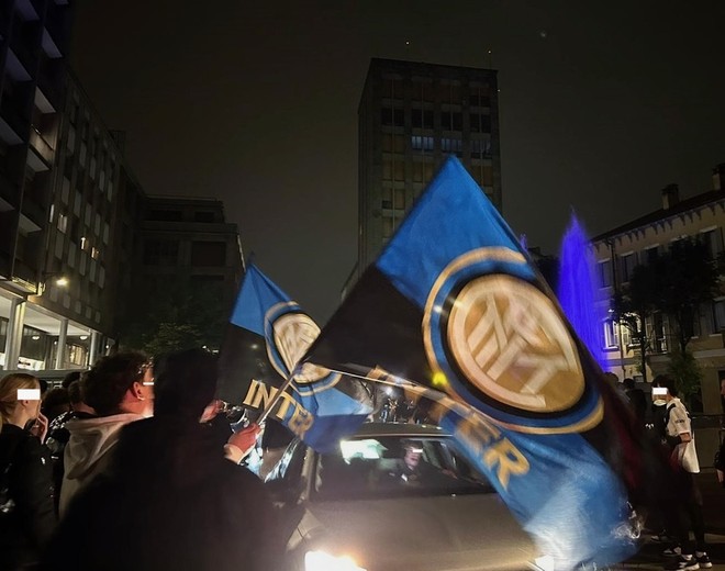 I tifosi interisti festeggiano lo scudetto a Busto lo scorso aprile (foto d'archivio)