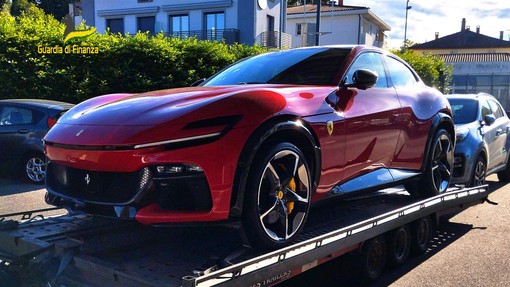Ferrari Purosangue da 400 mila euro sequestrata al Gaggiolo dalla Gdf di Varese