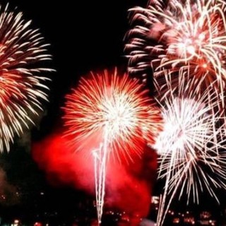 Lo spettacolo dei fuochi d’artificio illumina la Festa Italo Svizzera: «L’evento più importante del Basso Ceresio»