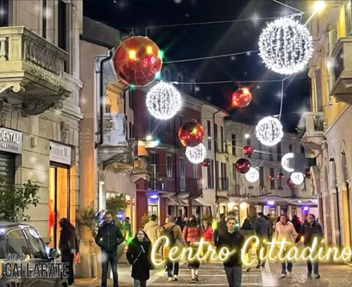 Gallarate accende le luci del Natale: una città unita nella festività