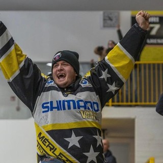 Sirena finale di Varese-Caldaro 4-3: è gioia purissima all'Acinque Ice Arena (foto Michele Del Re)