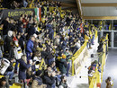 L'Acinque Ice Arena è il solito catino di entusiasmo anche prima di Natale (foto Alessandro Umberto Galbiati)