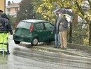 Auto fuori strada alla rotonda tra via Metastasio e viale Europa: traffico bloccato in uscita dal ring