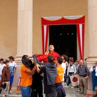 FOTO E VIDEO. Olgiate Olona dà il benvenuto a don Edoardo Mauri: «Vogliamo augurarti un buon cammino in mezzo a noi»