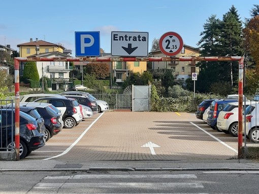 Il consiglio di quartiere 3 festeggia il rifacimento del parcheggio di piazza Bossi