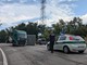 Camion con rimorchio si ribalta sulla statale del Sempione tra Busto e Gallarate. Traffico bloccato