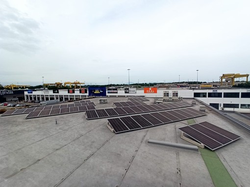 Ricola realizza un parco fotovoltaico sul tetto della sua sede italiana di Busto