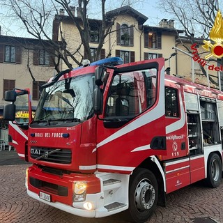 Allarme per un principio d'incendio a Luino: fumo da un negozio di piazza Garibaldi