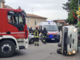FOTO. Auto si ribalta dopo lo scontro all'incrocio: un ferito a Cassano Magnago