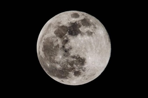 Spettacolo nel cielo di agosto con la doppia Superluna. Aspettando le stelle cadenti