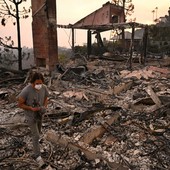 Incendio a Los Angeles, Biden: &quot;Una scena di guerra&quot;. Danni stimati in 150 miliardi