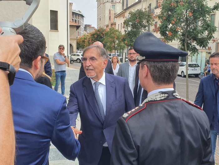 Martignoni “scortato” dai colleghi taxisti per l'ultimo viaggio. Anche La Russa al funerale