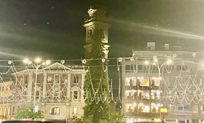 Albero e luci in piazza Monte Grappa si accenderanno alle 18.30 di venerdì 29 novembre