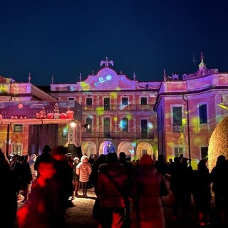 Tutti gli occhi sulla facciata di Palazzo Estense per lo spettacolo in arrivo a partire da domenica 1° dicembre