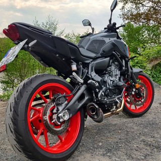 Scarichi omologati vs racing per Yamaha MT 07: quale scegliere?