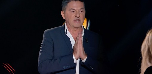 Teo Mammucari durante la trasmissione &quot;Belve&quot; su Rai 2