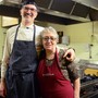 Gabriele Somaruga, cuoco e proprietario del locale con mamma Vittoria Pol in cucina (foto Chiodetti)