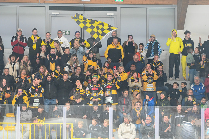 L'Acinque Ice Arena si riempie di giallonero per spingere i Mastini contro la capolista Caldaro