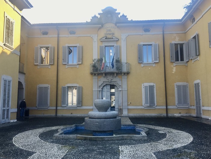 Il municipio di Lonate